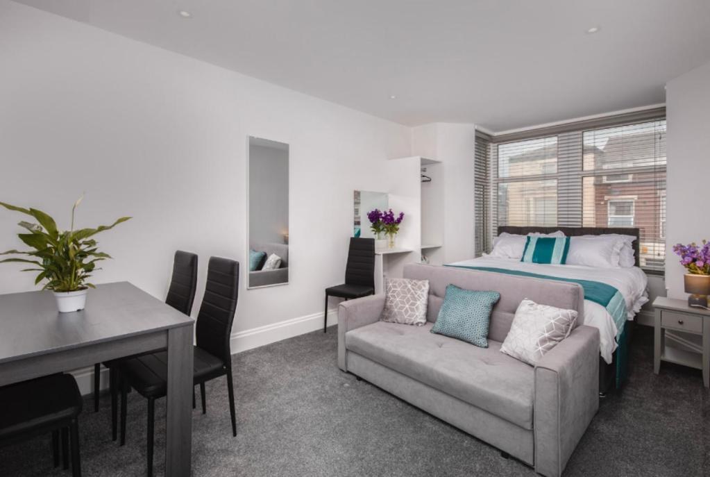 Blackpool holiday studio apartment with sofa bed
