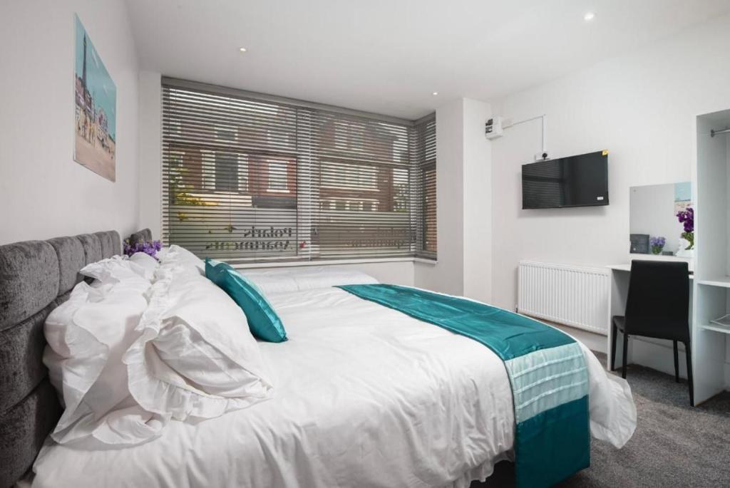 King bedroom in self-catering apartment in Blackpool